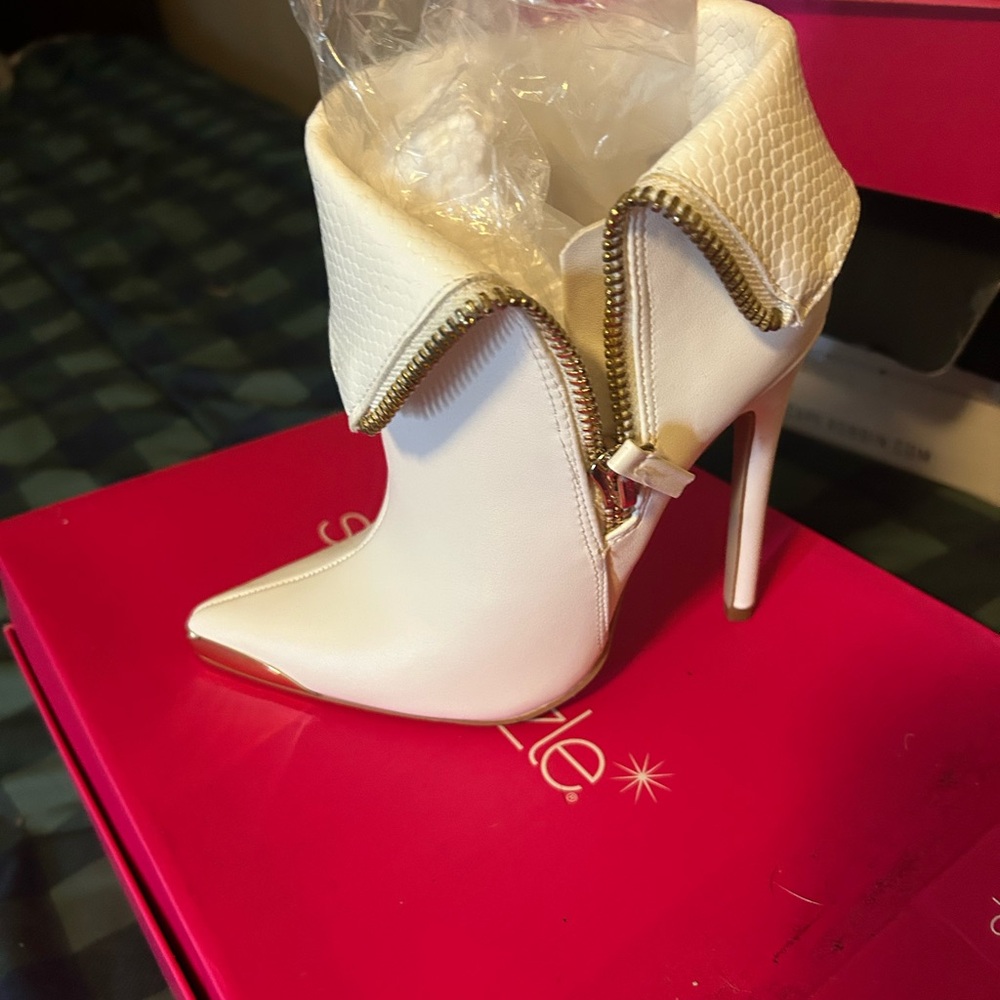 Shoe Dazzle White Stiletto Ankle Boots